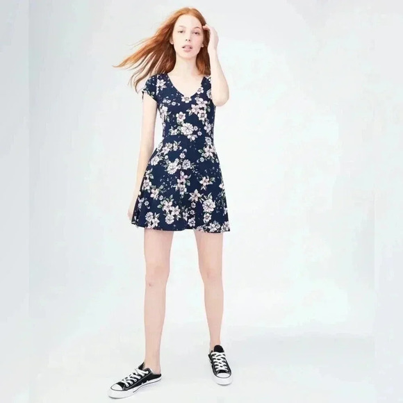Aeropostale Floral V-Neck Laced-Back Fit & Flare Dress Size S - Picture 3 of 11